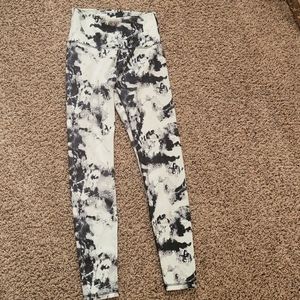 Black and white Balance collection yoga leggings